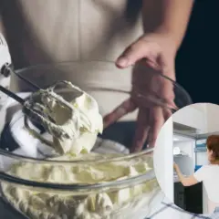 Panna montata in una ciotola, con un mixer. In un cerchio, una donna mette qualcosa in freezer prima di montarla.