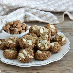 Biscotti alle mandorle, perfetti per ricette con eritritolo. Un dolcetto sano e gustoso, ideale per ogni momento della giornata.