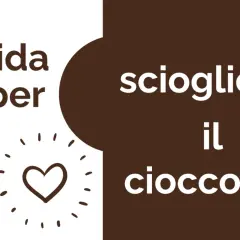 Guida per sciogliere il cioccolato a bagnomaria. Attenzione, se non si fa bene, il cioccolato a bagnomaria diventa duro.