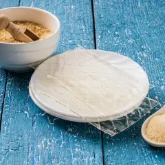 Fogli di gelatina e zucchero di canna. Per sostituire colla di pesce con amido di mais quantità, considera questi ingredienti.
