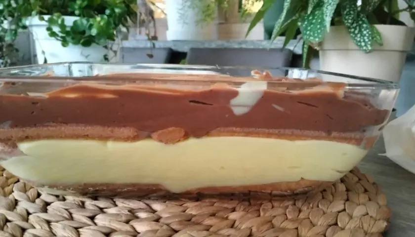 Strati golosi di crema zuppa inglese per farcire torte, con pan di Spagna e crema pasticcera al cioccolato.