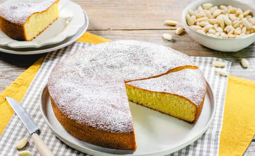 Torta di mandorle perfetta - Segreti per un dolce umido e soffice