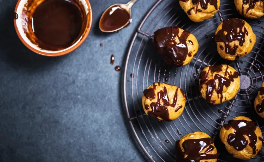 Profiteroles perfetti - La ricetta classica e trucchi da pasticceria