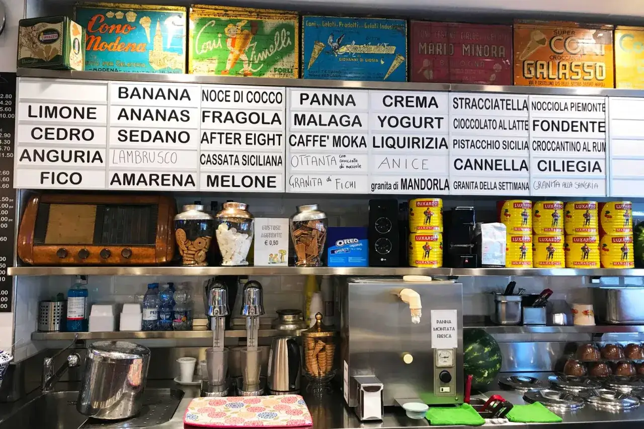 I gusti di gelato più mangiati: Limone, Fragola, Nocciola Piemonte, Pistacchio Sicilia, Ciliegia e tanti altri sapori da scoprire.