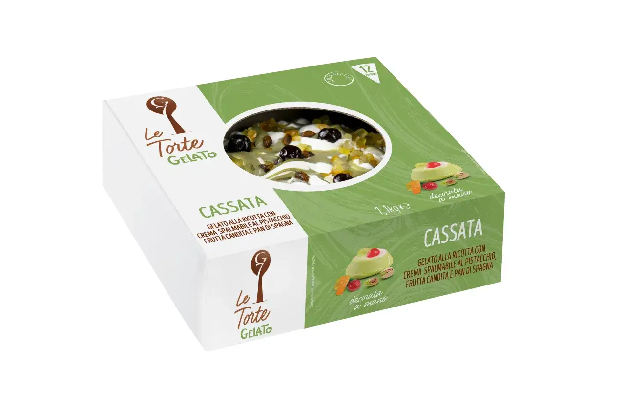 Scatola di cassata siciliana gelato, con decorazioni a mano e pistacchi. Un dolce fresco e goloso.